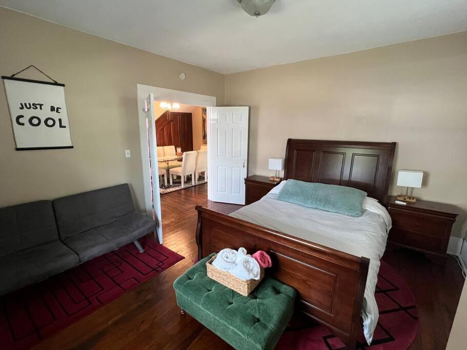 The Purple Door Apt In The Heart Of Radford City Экстерьер фото