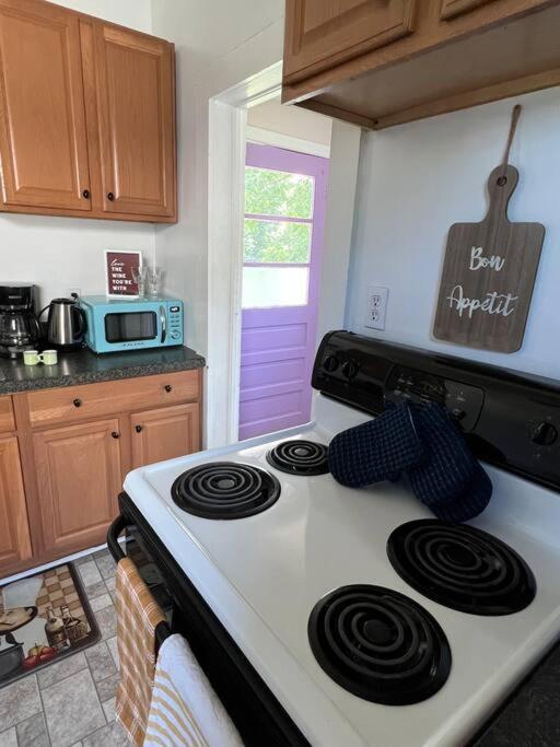 The Purple Door Apt In The Heart Of Radford City Экстерьер фото