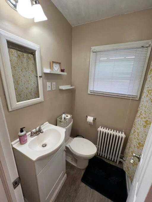The Purple Door Apt In The Heart Of Radford City Экстерьер фото